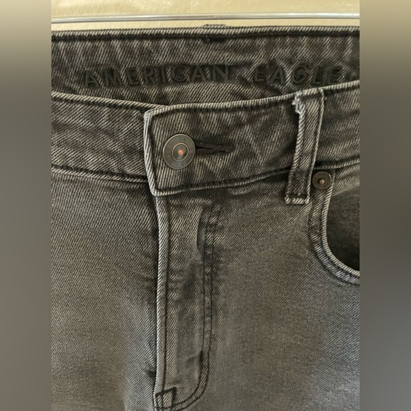 ✨Women’s American Eagle Faded Black Jeans Size 2 - Picture 3 of 12